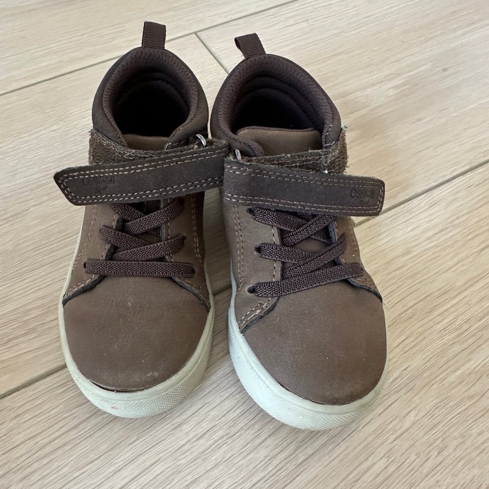 Brown Low-Top Sneakers with Velcro and Laces